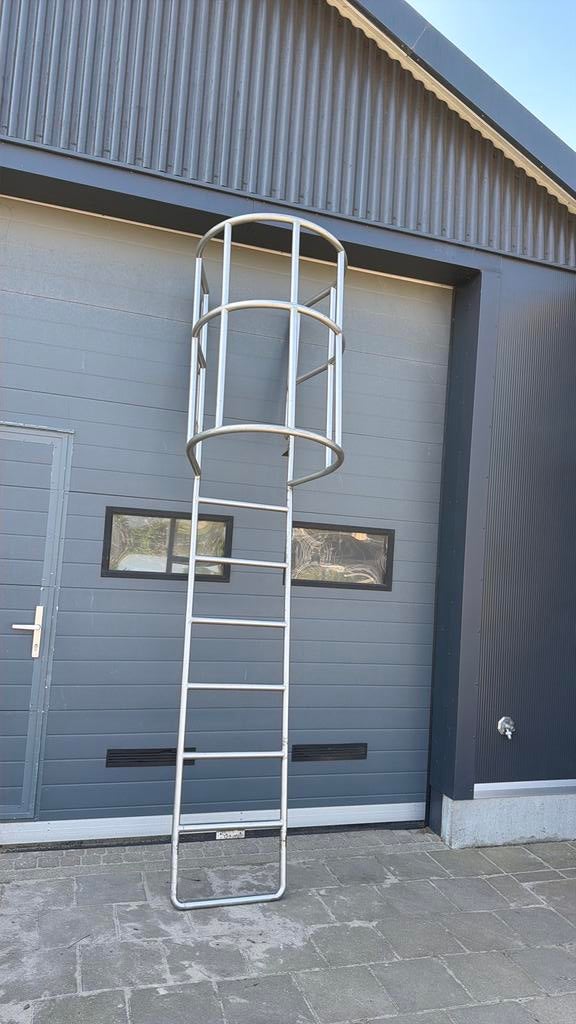 Kooiladder/ brandtrap/ vluchttrap roestvrijstaal, Ophalen, Zo goed als nieuw, 2 tot 4 meter
