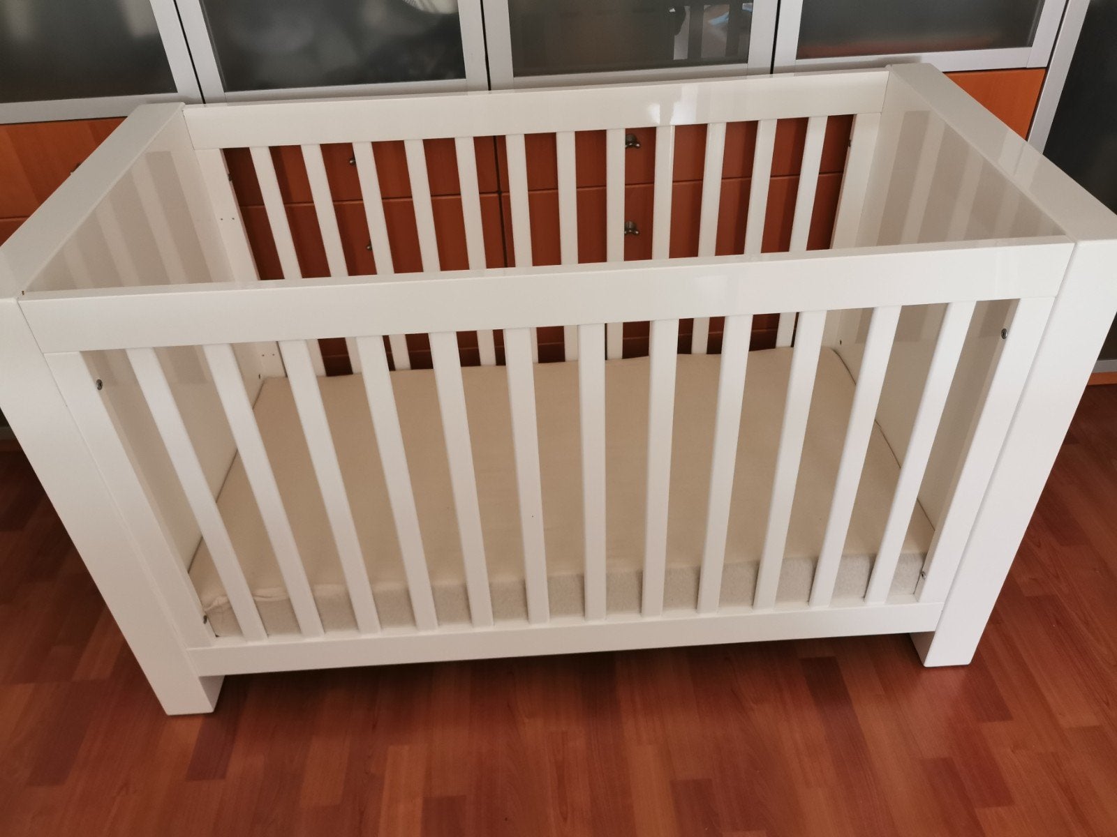 Kidsmill Alaska Ledikant 60x120 cm – Hoogglans Wit, Ophalen, Zo goed als nieuw, Jongetje of Meisje