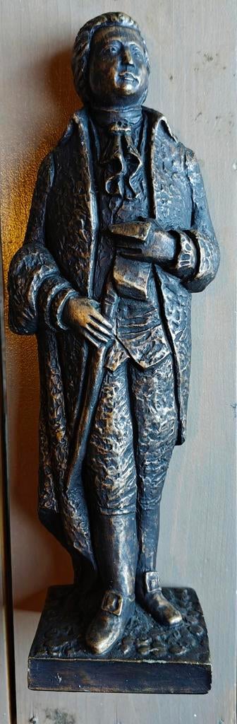 Decoratief beeld van man in historische kleding, Antiek en Kunst, Kunst | Beelden en Houtsnijwerken, Ophalen of Verzenden, Gepatineerd