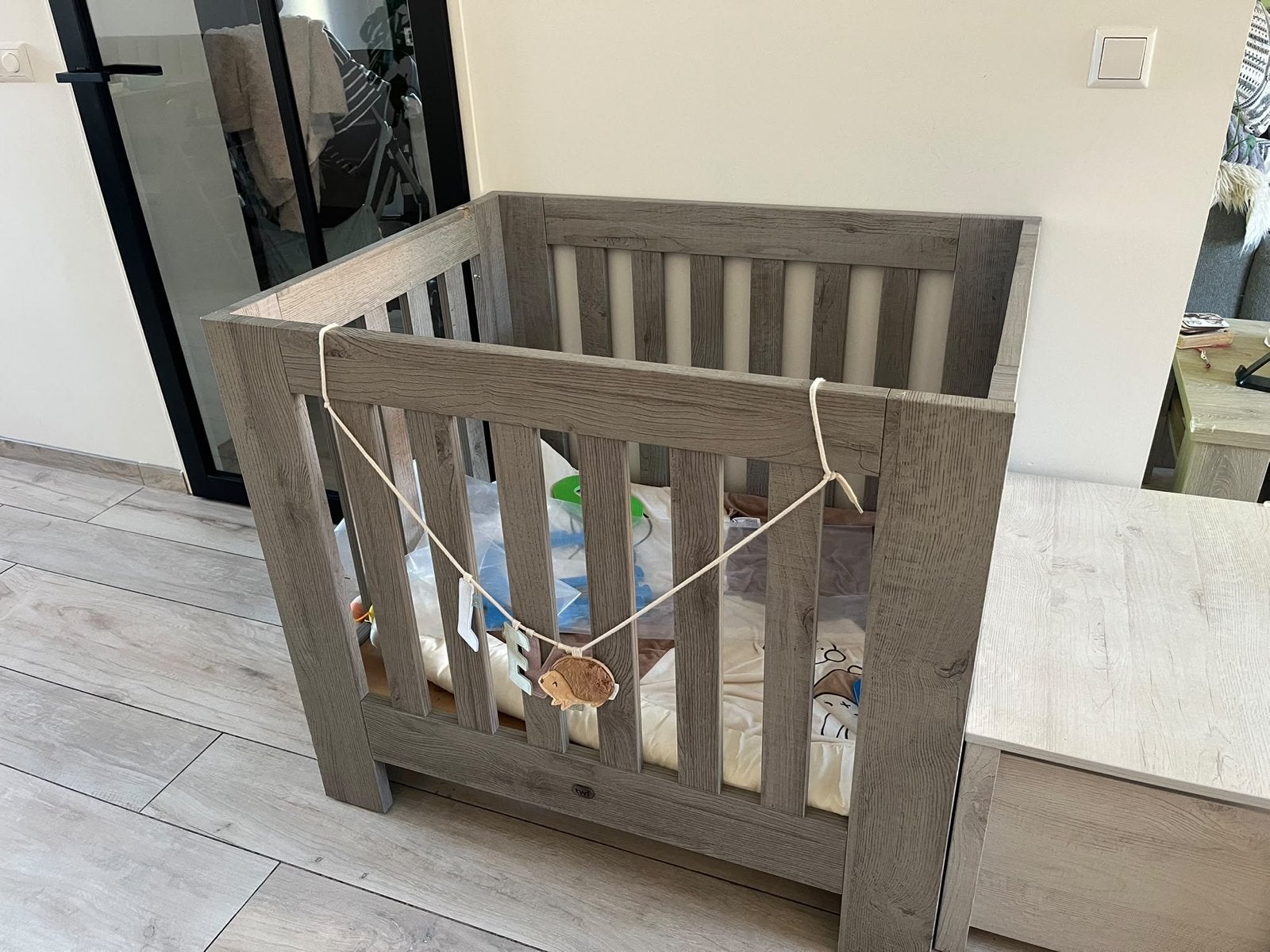 TWF Baby Furniture Ledikant - Grijs Houtlook, Ophalen of Verzenden, Gebruikt