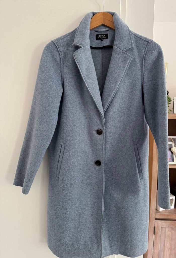Mooie lichtblauwe mantel van Only, mt XS, Ophalen of Verzenden, Zo goed als nieuw, Maat 34 (XS) of kleiner, Blauw