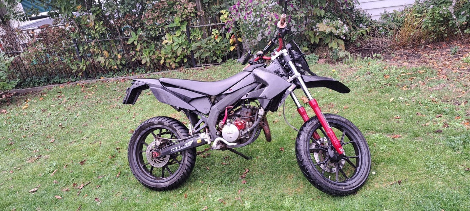 Derbi Senda Extreme 50cc – incl. helmen en sloten, Ophalen, Gebruikt, 6 versnellingen, 50 cc
