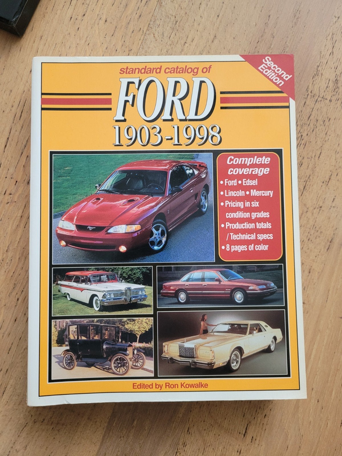 Standard Catalog of Ford 1903-1998 - Engels, Ophalen of Verzenden, Gelezen, Ford, Ron Kowalke