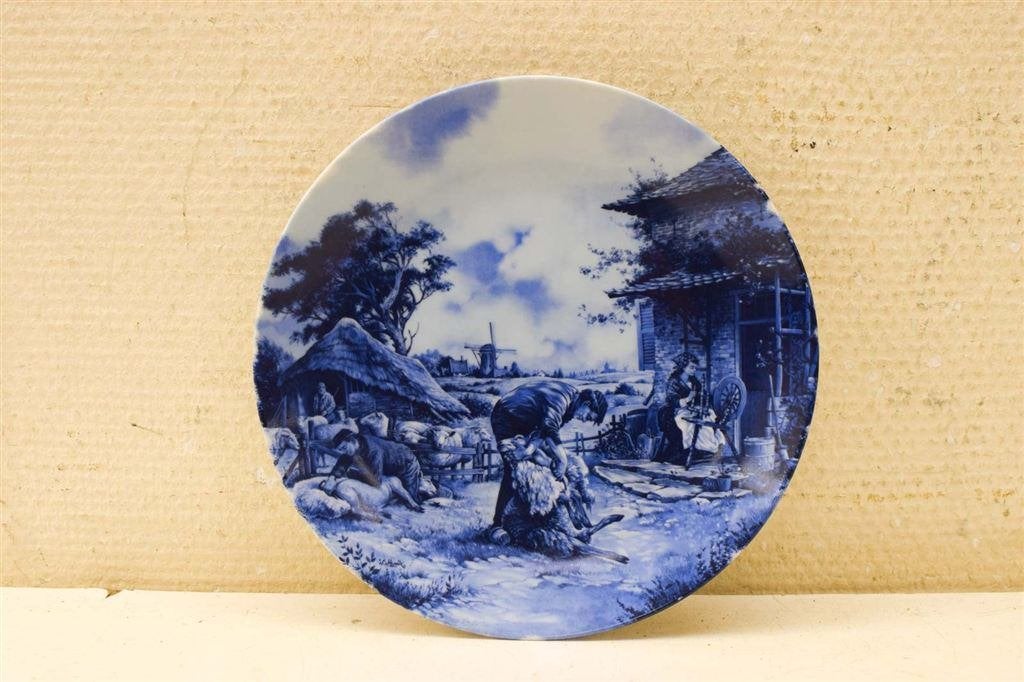 Delft Blauw porseleinen wandbord met prent van een man die s
