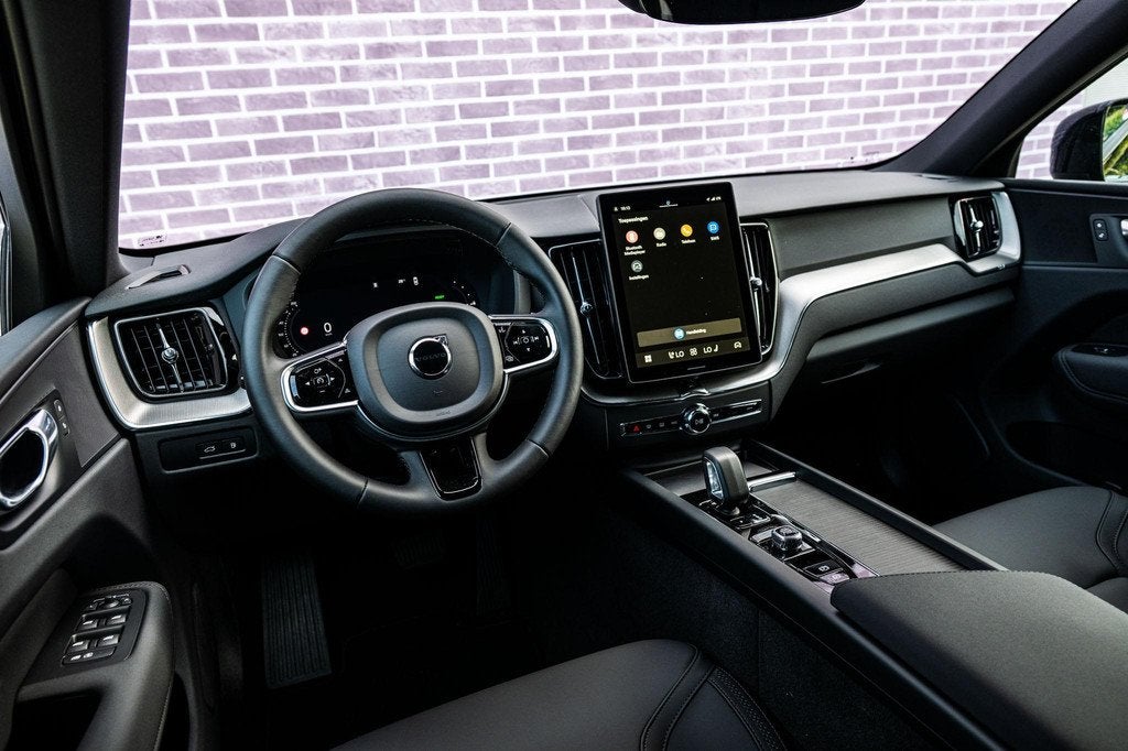 Volvo XC60 2.0 T6 Plug-in hybrid AWD Essential | Gratis Trek, Auto's, Volvo, Automaat, 12 maanden, Gebruikt, Euro 6
