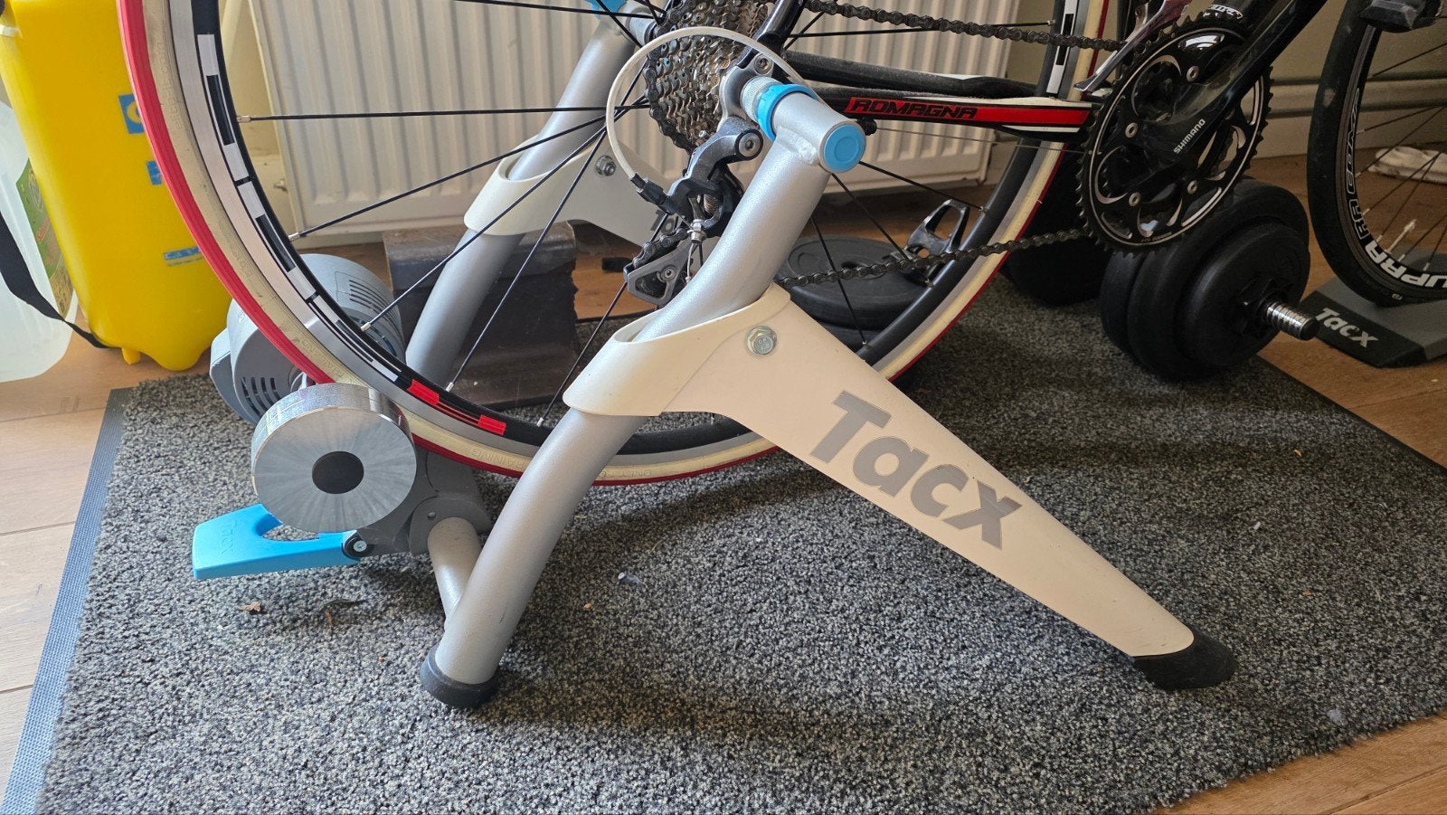 Tacx Flow Smart trainer met Bluetooth en extra wiel, Ophalen of Verzenden, Zo goed als nieuw, Overige merken