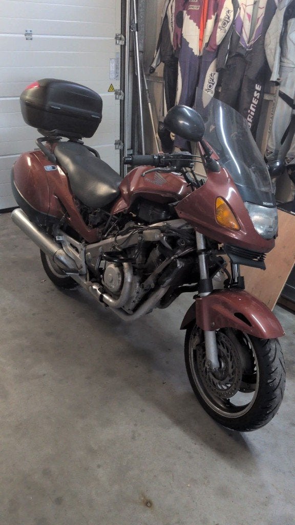 schademotor honda deauville, Ophalen, Honda, Cardan-aandrijving, 2 cilinders