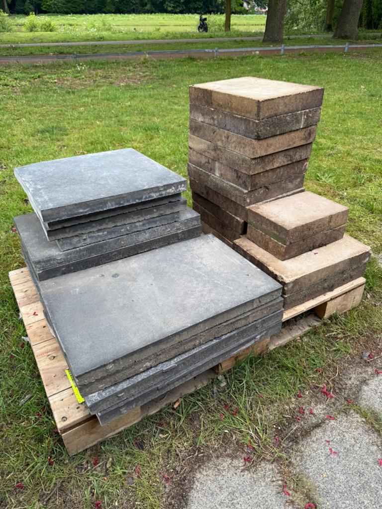 GRATIS Restant Natuurstenen en Terras stenen Alles ophalen, Tuin en Terras, Tegels en Klinkers, Ophalen, Zo goed als nieuw, Natuursteen