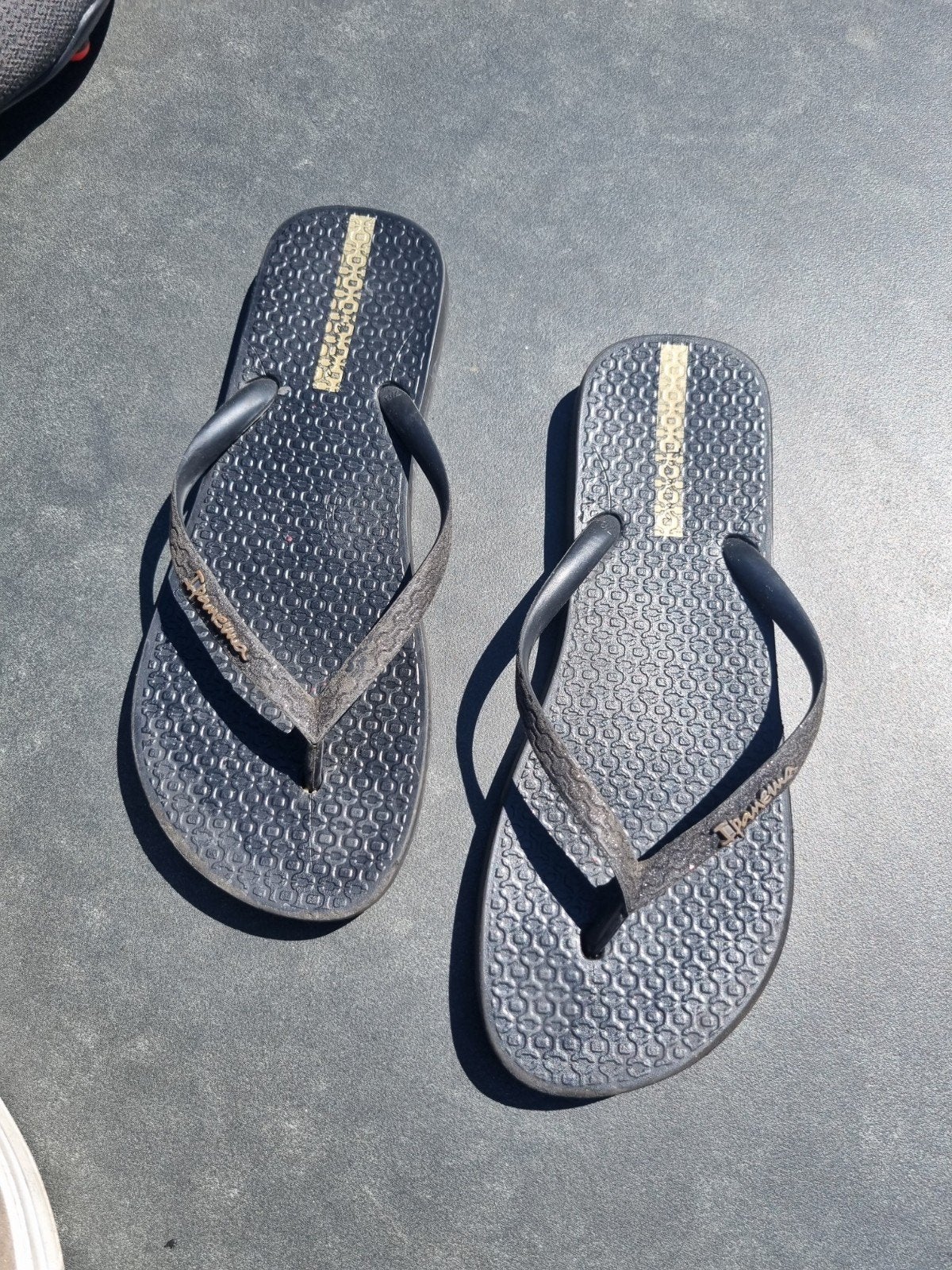 Leuke zwarte ipanema slippers maat 40, Slippers, Zwart, Ophalen of Verzenden, Zo goed als nieuw