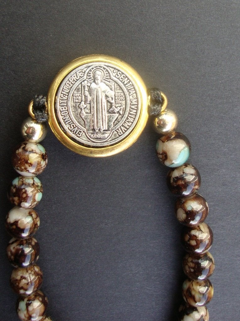 Religieuze armband met Sint-Benedictus medaille in 2 kleuren, Verzamelen, Ophalen of Verzenden, Nieuw, Sieraad, Christendom | Katholiek