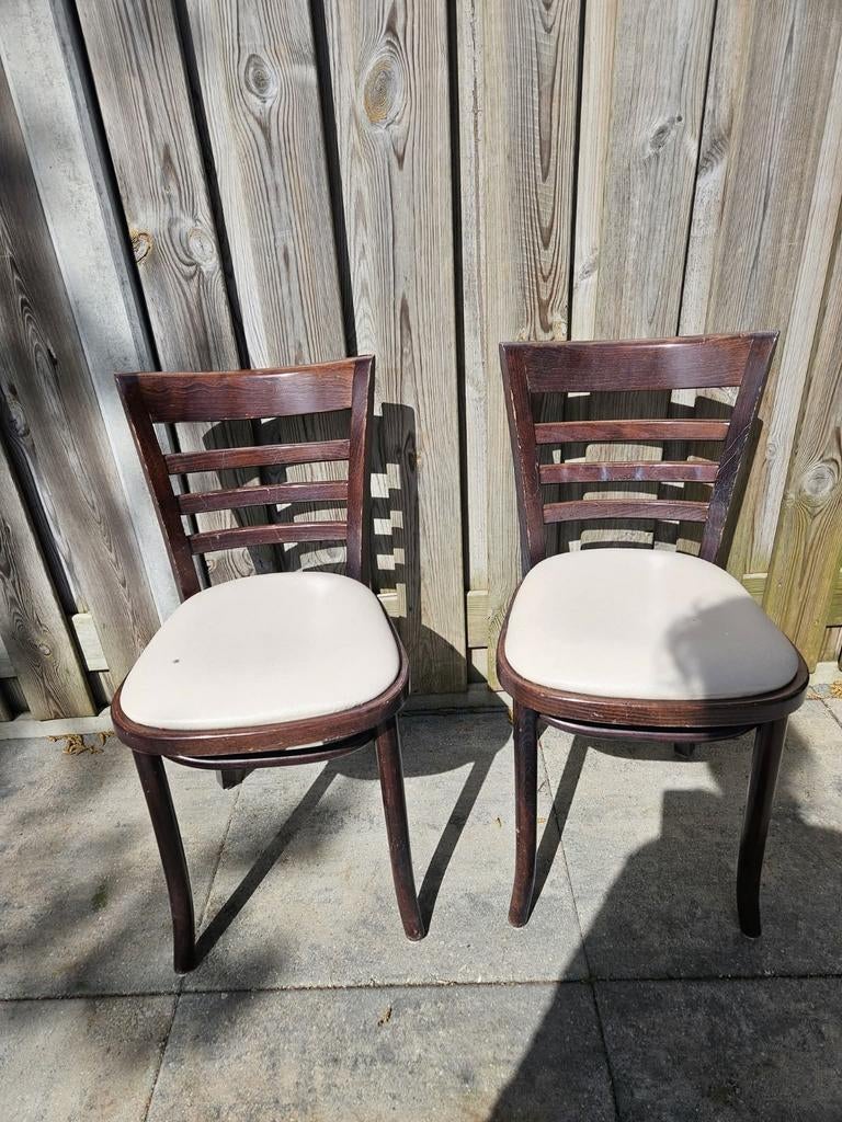 Twee houten stoelen met lichte zitting gratis, Ophalen