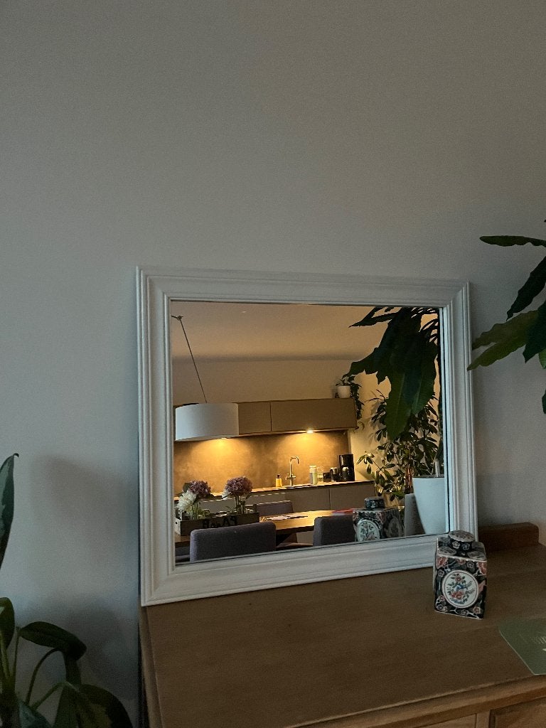 Spiegel (60 cm x 70 cm) witte houten lijst, Huis en Inrichting, Woonaccessoires | Spiegels, Ophalen, Gebruikt, Minder dan 100 cm