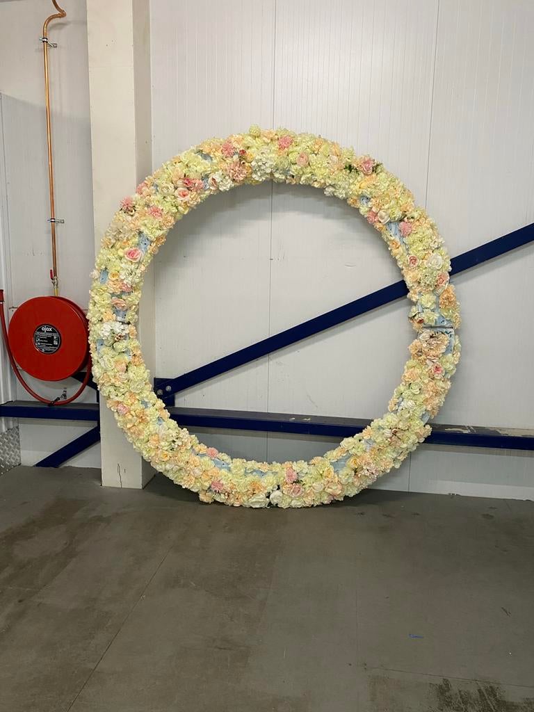 Prachtige Bloemenboog op standaard Perfect voor Evenementen, Ophalen, Gebruikt, Geboorte of Huwelijk