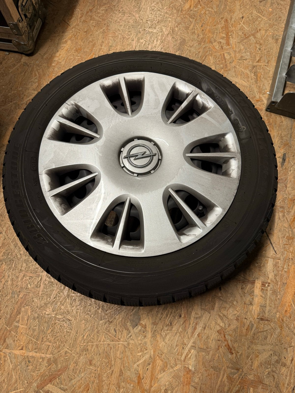 Bridgestone Blizzak winterbanden Opel Corsa 185/60R15, Auto-onderdelen, Ophalen, 15 inch, Opel, Personenwagen