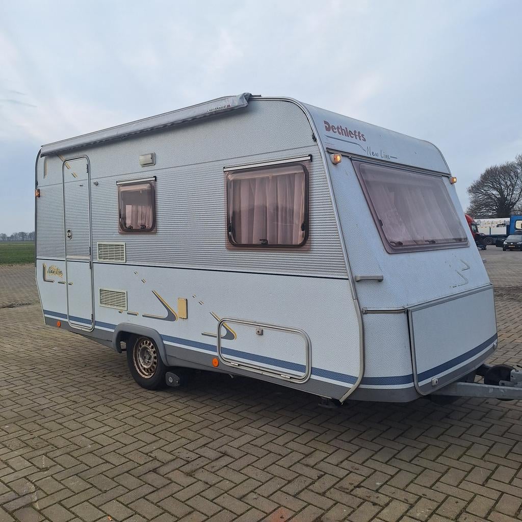 Dethleffs New Line 440, Voortent, Vol. Aut Mover, Vast bed, Caravans en Kamperen, Caravans, Vast bed, Treinzit, 750 - 1000 kg