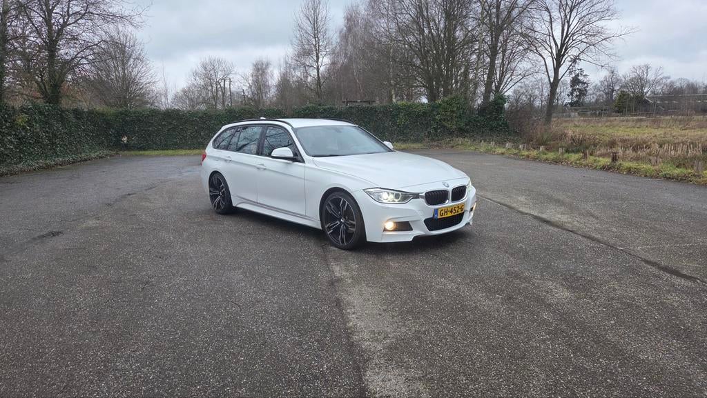 BMW 3-Serie 1.6 316I Touring AUT 2015 Wit, Automaat, USB, Zwart, 4 cilinders