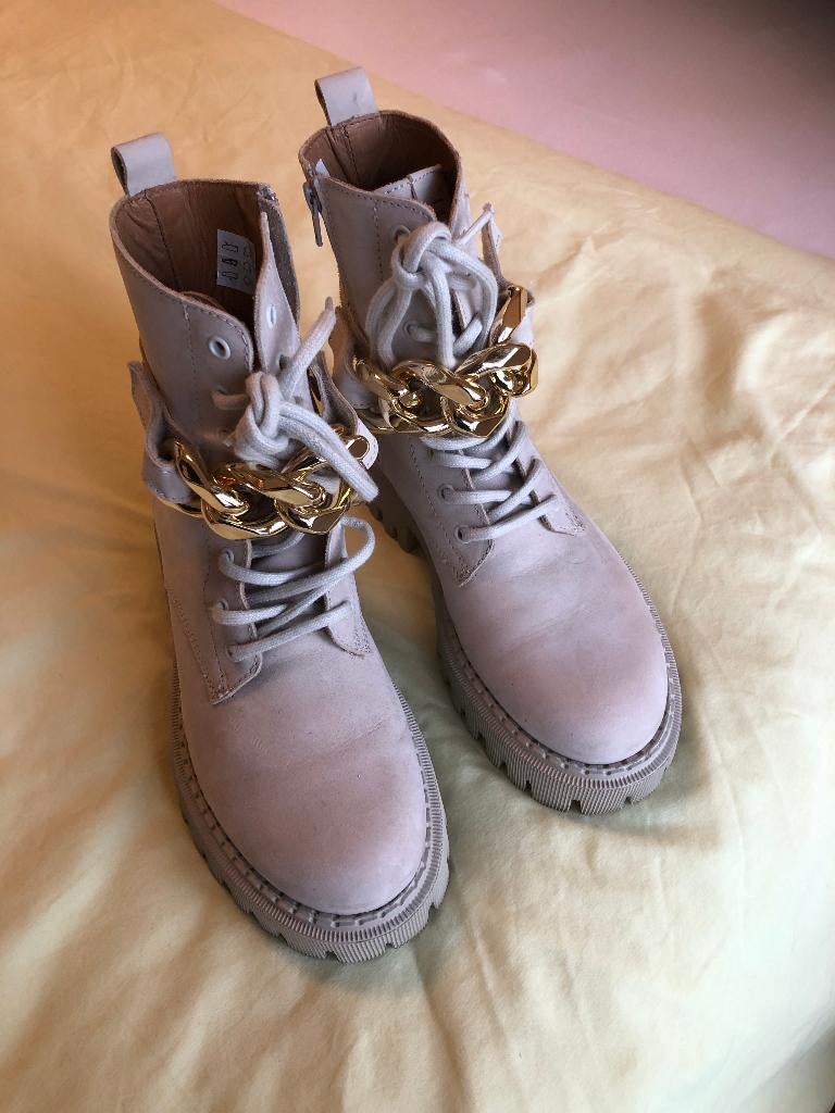 Mooie schoenen van Toral, Beige, Lage of Enkellaarzen, Ophalen of Verzenden, Zo goed als nieuw