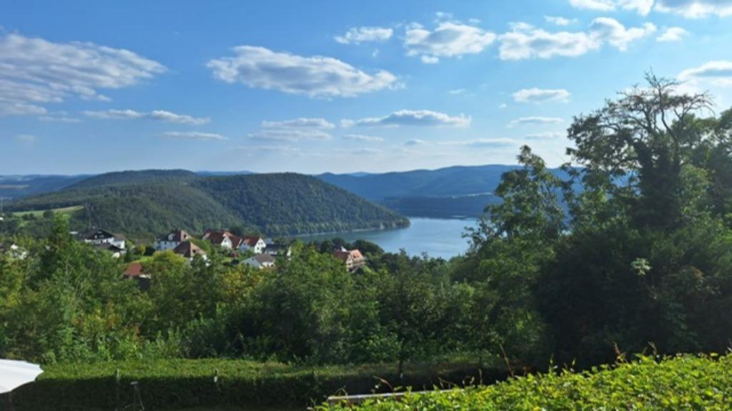 Vakantiehuis met 4 en 9 persoons woning te huur- Edersee, Vakantie, Vakantiehuizen | Duitsland, 4 of meer slaapkamers, Open haard