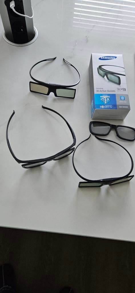 Losse 3D Brillen + Nieuw Doosje met 3d bril, Ophalen of Verzenden, Nieuw, Minder dan 2 meter, Overige kabels