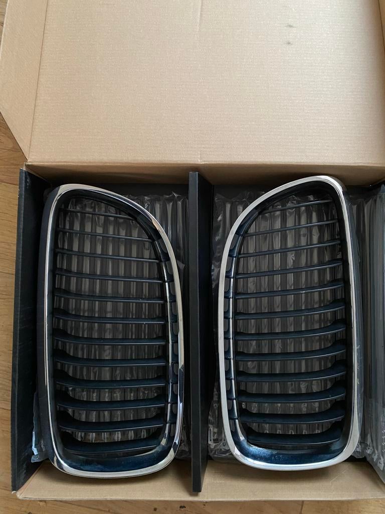 BMW 3 Serie E90 Grill / Nieren, Gebruikt, Voor, Ophalen of Verzenden, Bumper