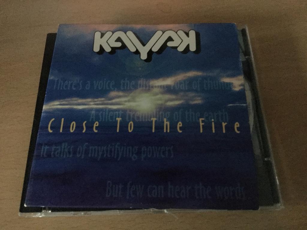 Kayak-Close to the fire. Cd-single met 2 nummers., 1 single, Ophalen of Verzenden, Zo goed als nieuw, Pop
