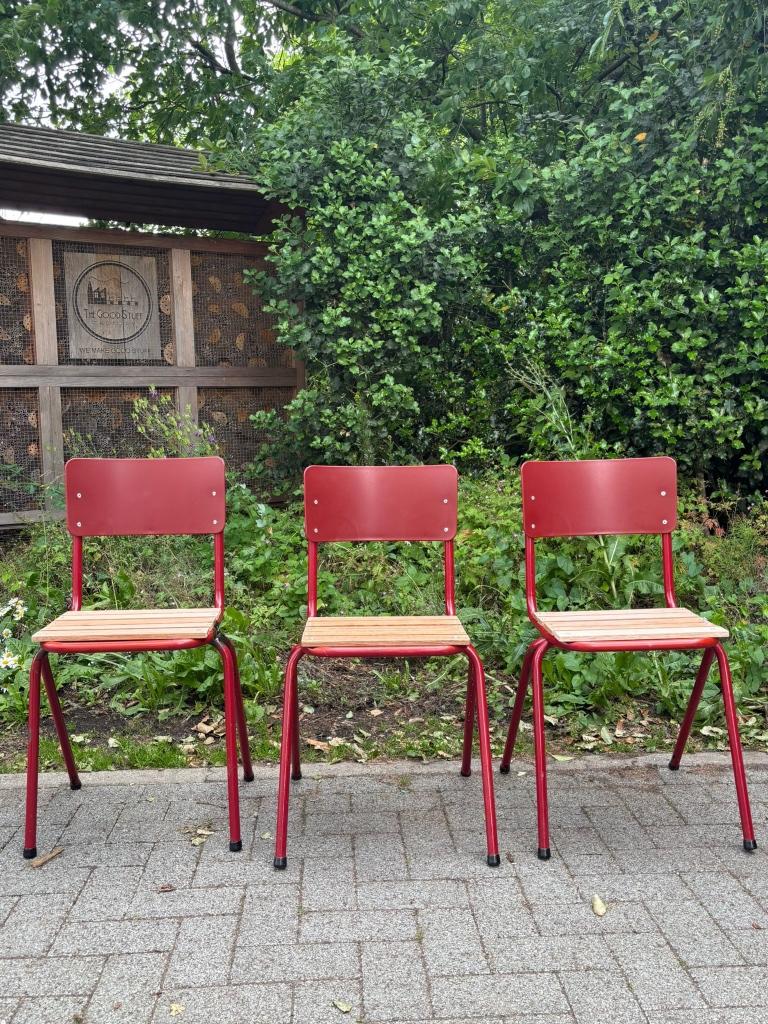 upcycled terrasstoelen  | meranti zit en bordeaux rug (14st), Ophalen of Verzenden, Gebruikt, Hout, Stapelbaar