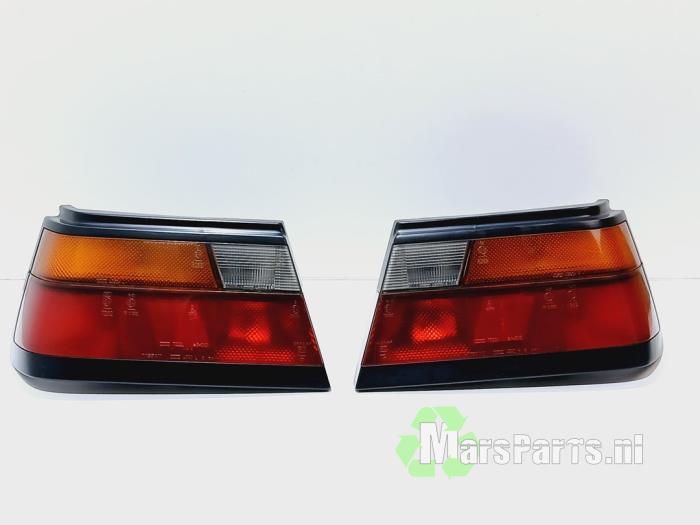 Achterlichtset links + rechts van een Nissan Sunny, Gebruikt, -, -, Ophalen of Verzenden