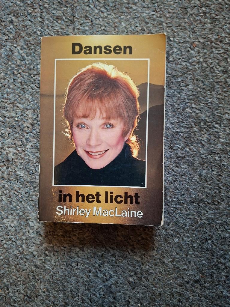 Dansen in het licht/Shirley MacLaine, Boeken, Biografieën, Gelezen, Ophalen of Verzenden