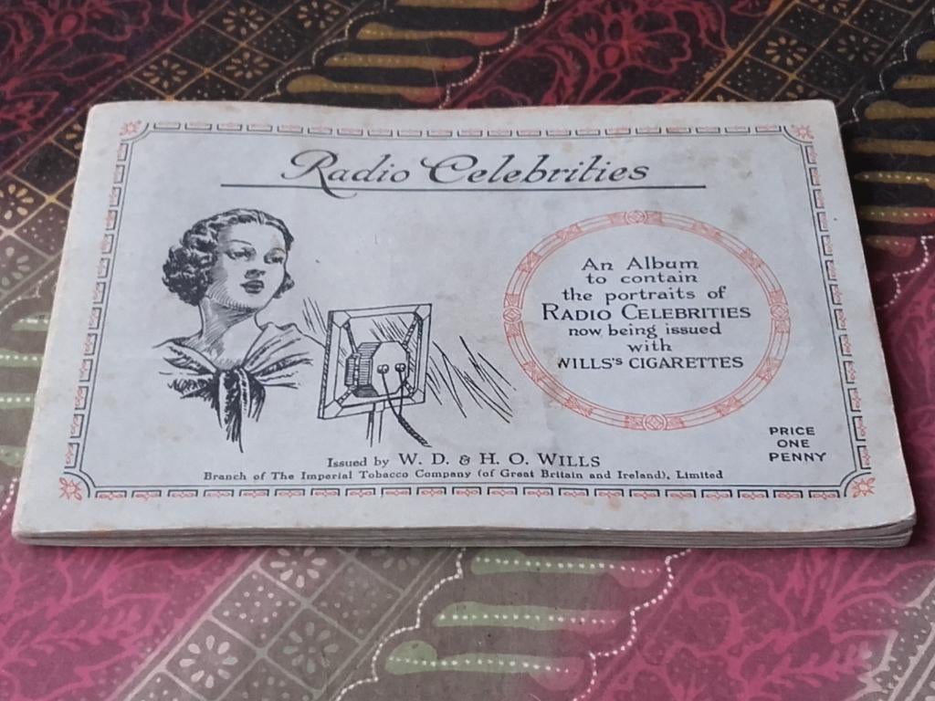 Radio beroemdheden oud Engels album met sigarettenplaatjes., Antiek en Kunst, Ophalen of Verzenden