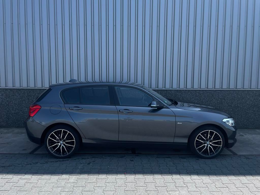 BMW 1-Serie 118i 136pk 2017 Grijs, Auto's, BMW, 1-Serie, 1280 kg, Zwart, Particulier