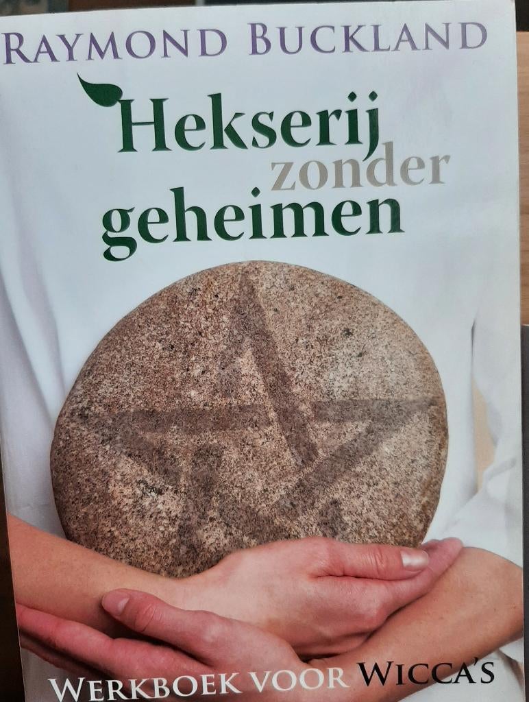 hekserij zonder geheimen, Boeken, Spiritualiteit algemeen, Ophalen of Verzenden, Zo goed als nieuw, Instructieboek