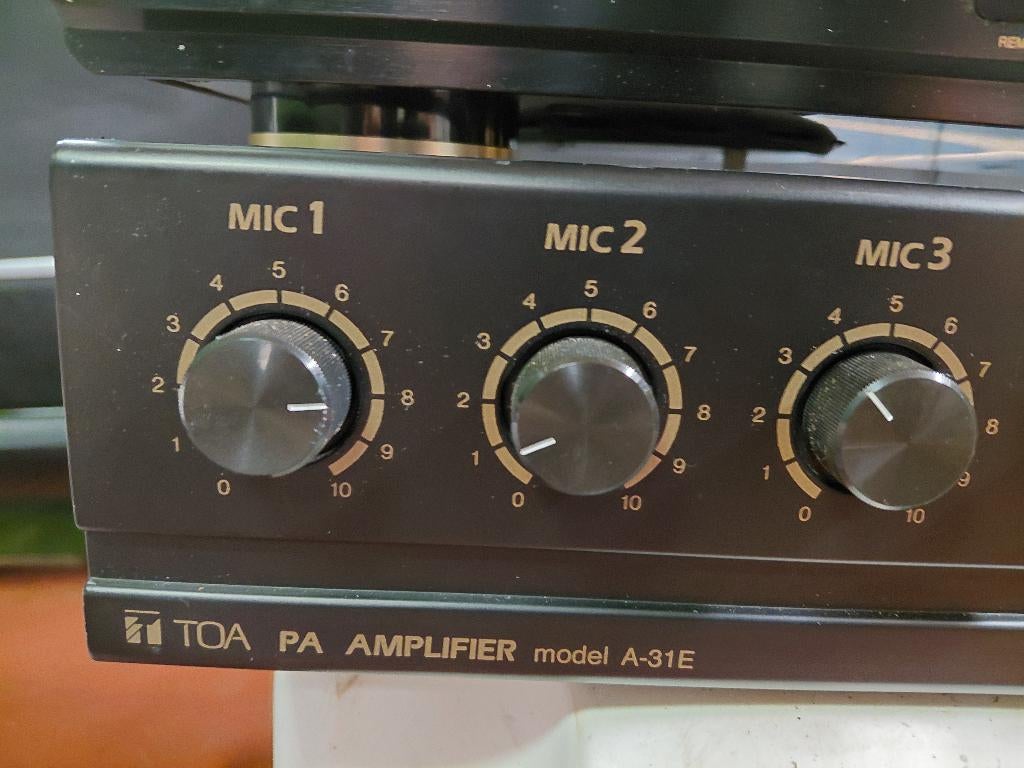 TOA PA-versterker, model A-31E, Audio, Tv en Foto, Overige merken, Ophalen of Verzenden, Zo goed als nieuw, 120 watt of meer