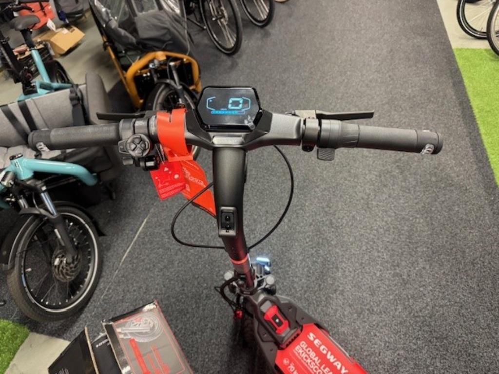 Segway Ninebot Kickscooter ZT3 PRO e step uit voorraad €689, Verzenden, Nieuw, Elektrische step (E-scooter), Segway Ninebot