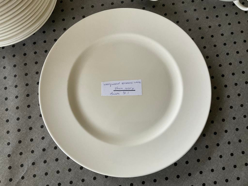 Wedgwood Queens ware plain ivory taartschotel 31.1, Gebruikt, Ophalen of Verzenden, Bord(en), Wedgwood