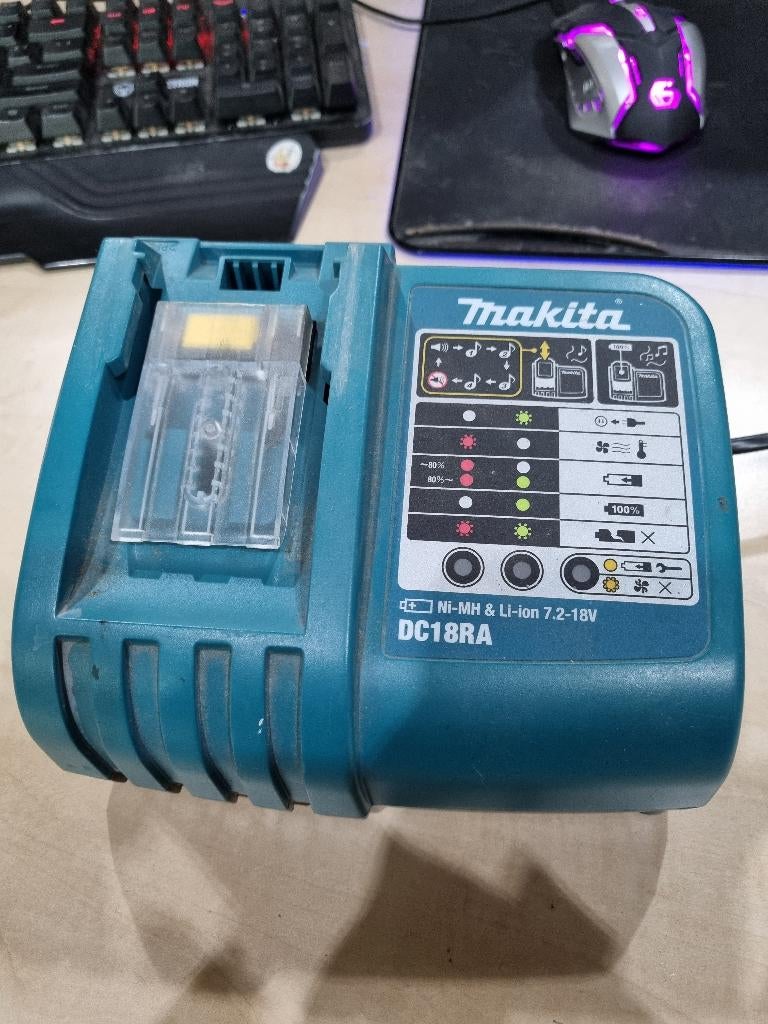 Makita acculader DC18RA, Ophalen, Gebruikt