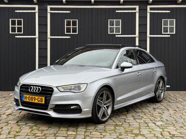 Audi A3 Limousine 3x S-Line 1.4 TFSI AUT Full option, 4 cilinders, Leder, 1395 cc, Particulier