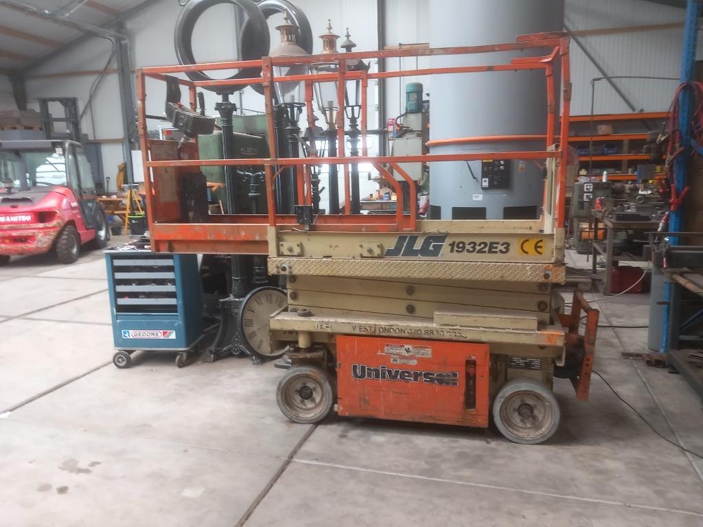 schaarlift elektrisch 24 volt 0626604113, Zakelijke goederen, Machines en Bouw | Liften, Steigers en Ladders, Ophalen, Hulleman
