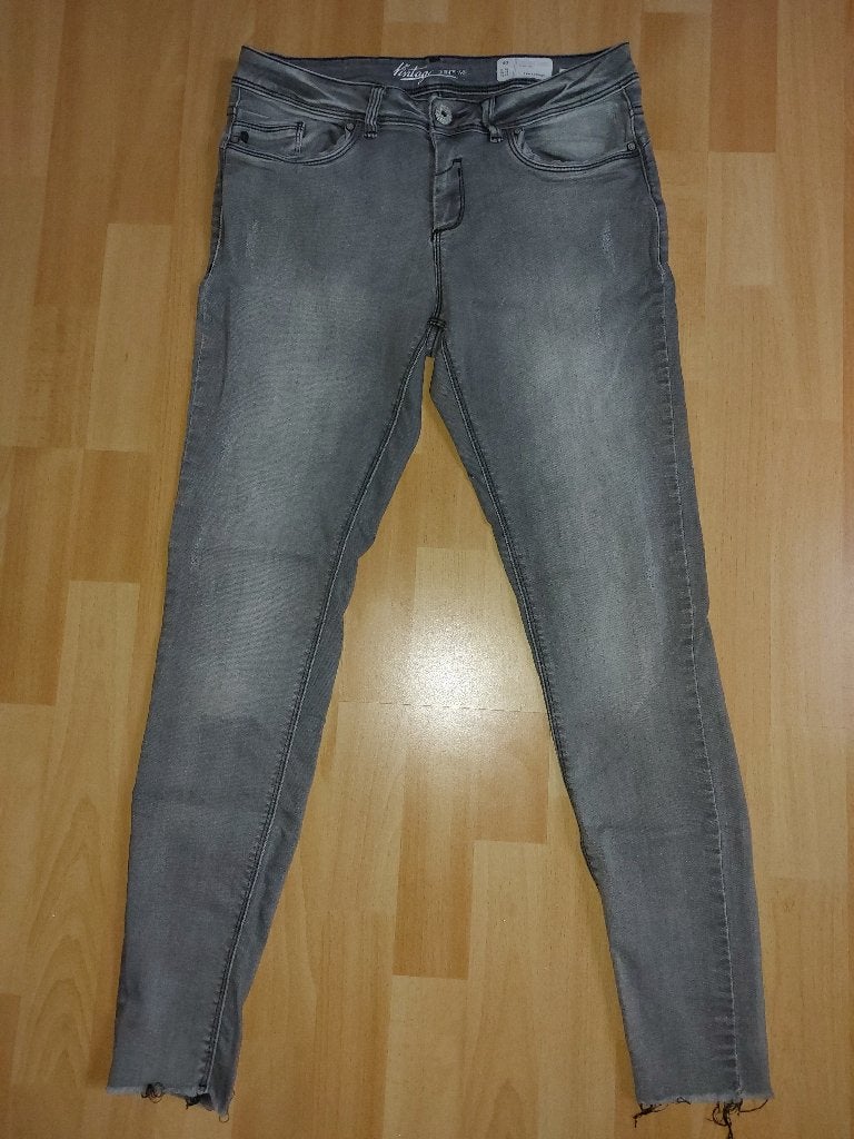 Grijze spijkerbroek *Denim 1982*, Kleding | Dames, Ophalen of Verzenden, W30 - W32 (confectie 38/40), Grijs, Denim 1982