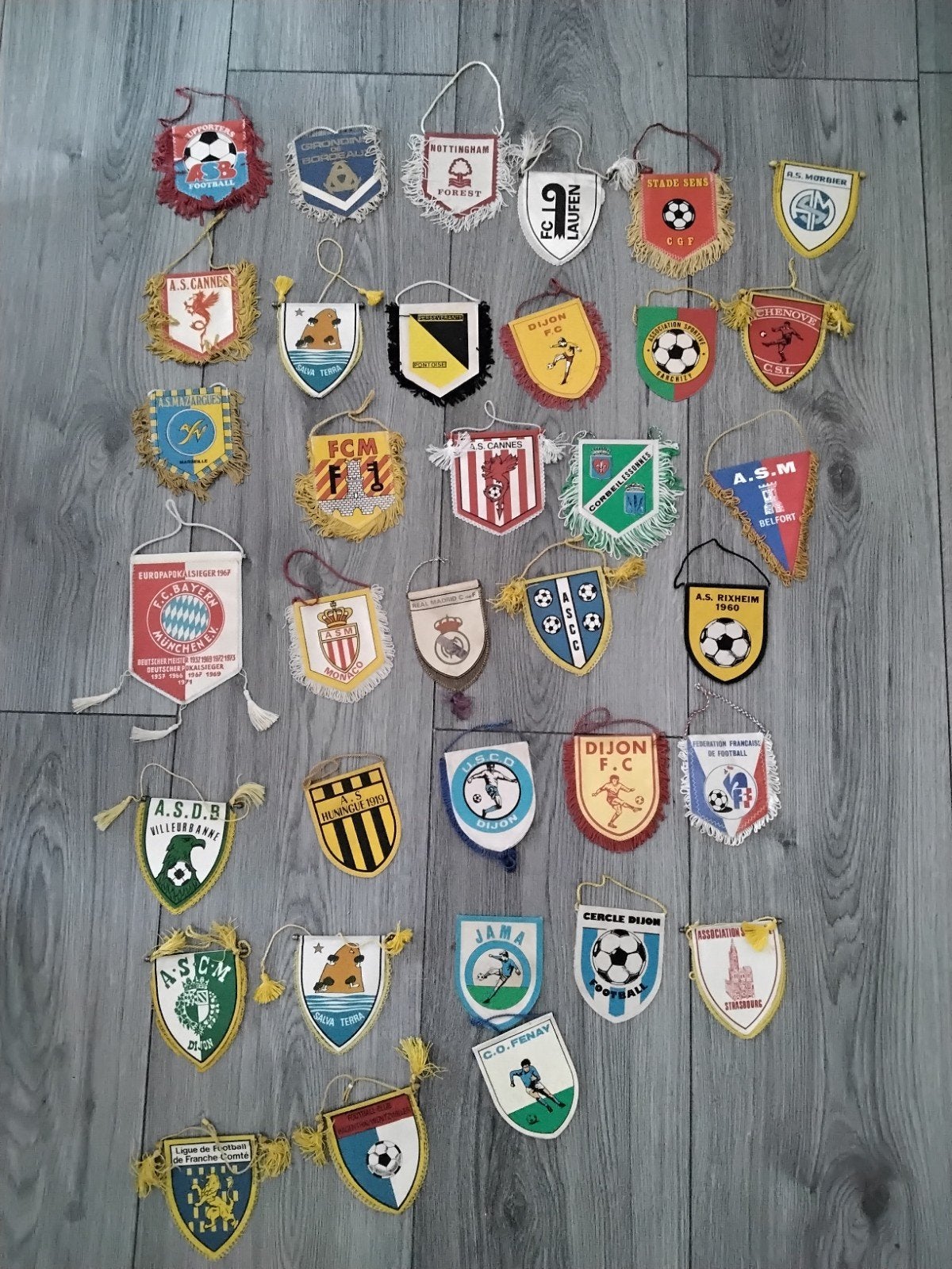 Veel oude voetbal vaantjes, Ophalen of Verzenden, Overige binnenlandse clubs