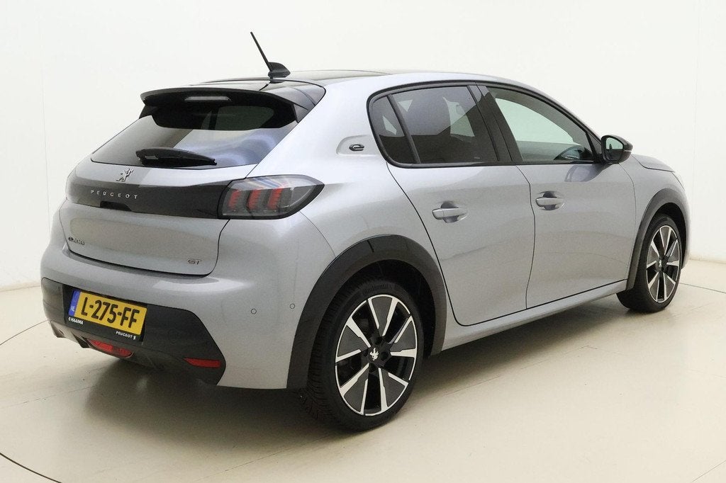 Peugeot e-208 EV GT 50 kWh Alcantara®/Lederen Sportstoelen, 136 pk, Gebruikt, 351 km, Leder en Stof