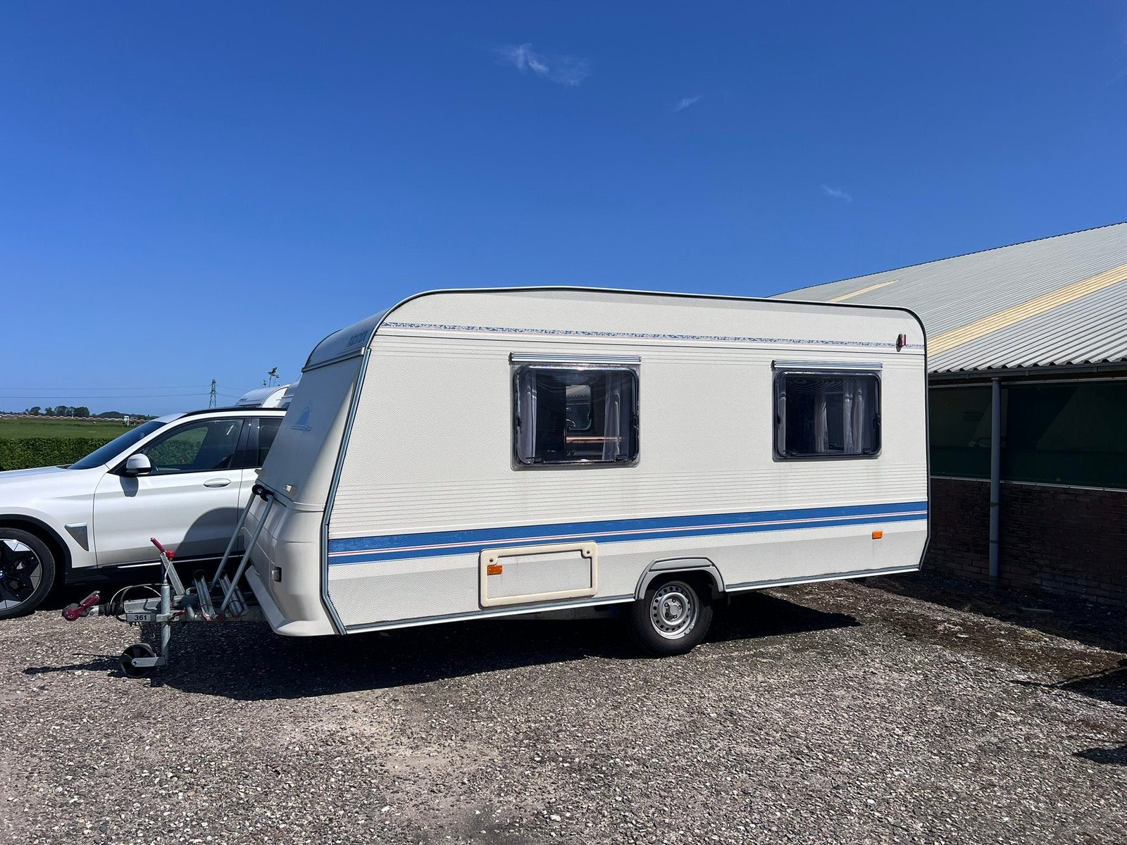 Adria 432px met ronde voortent (dorema grande octavia), Frans bed, Treinzit, 750 - 1000 kg, Particulier