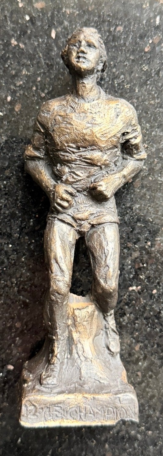 beeldje 'Marathon Champion' - Edmond de Zwaan, Antiek en Kunst, Minder dan 20 cm, Ophalen of Verzenden, Brons, Gemerkt
