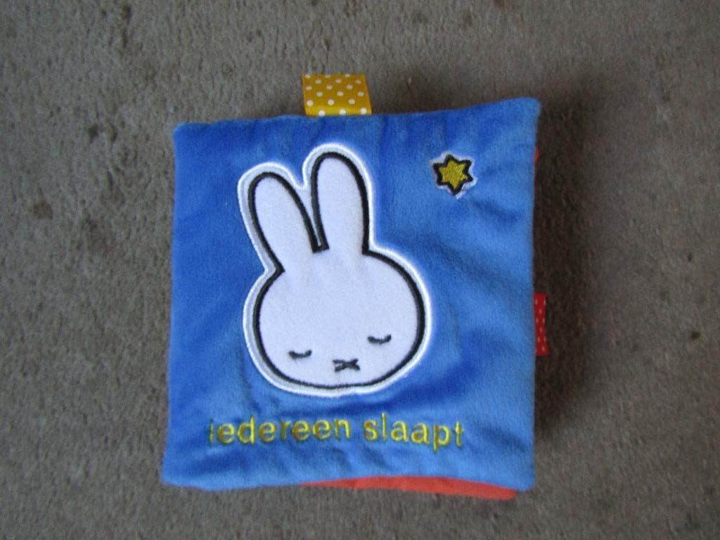 Stoffen Nijntje boek, Boeken, Ophalen of Verzenden, Gelezen, Dick Bruna, 0 tot 6 maanden