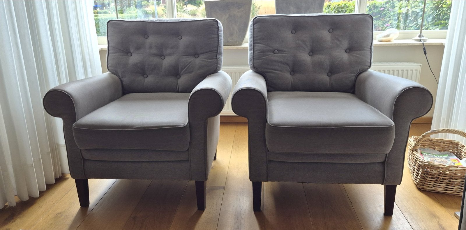 2x UrbanSofa Ira Ness fauteuil + hocker - taupe, Ophalen of Verzenden, Gebruikt, Stof, 75 tot 100 cm