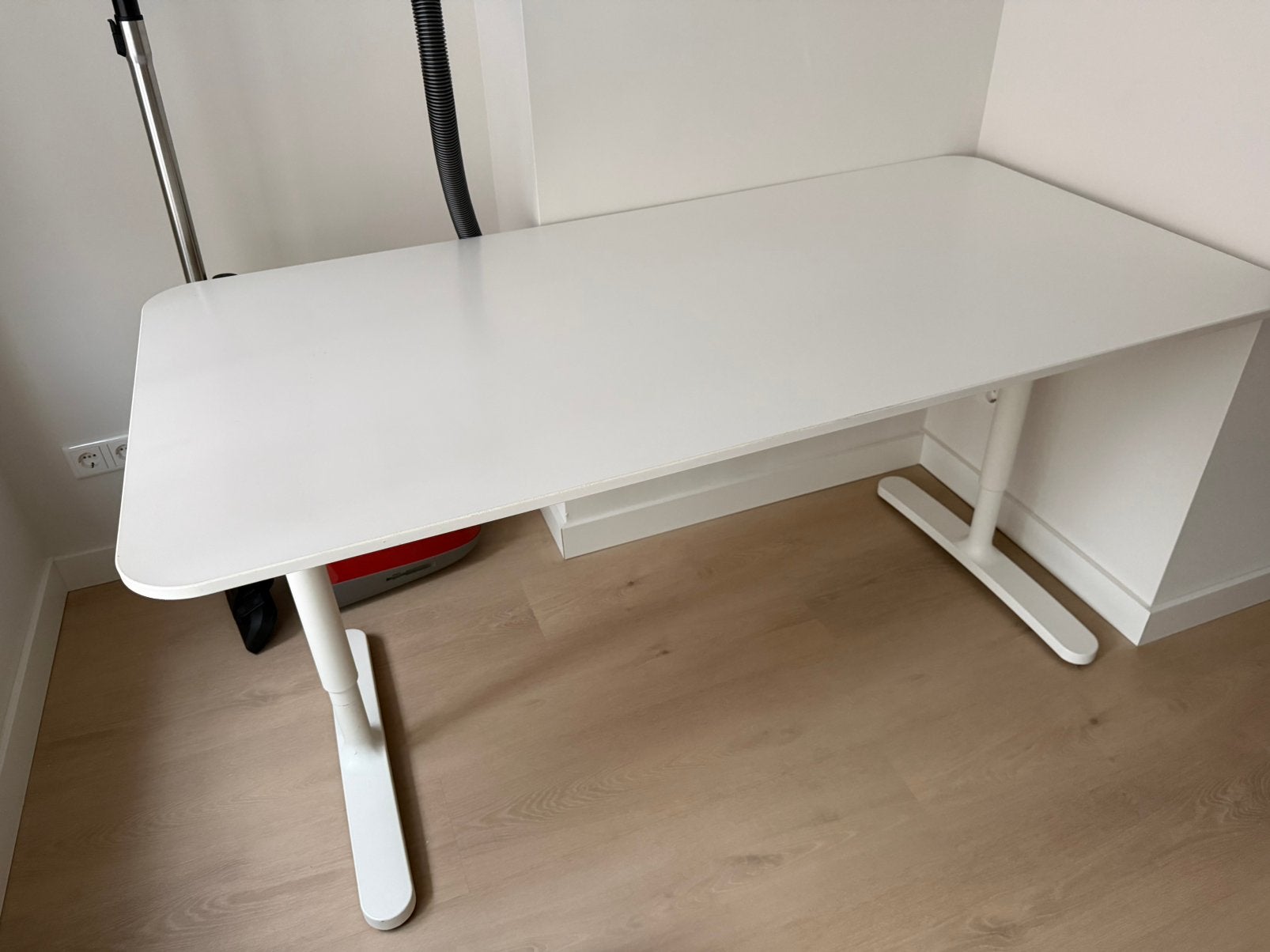 Bureau ikea 180 x 90 cm BIEDEN, Ophalen, Zo goed als nieuw