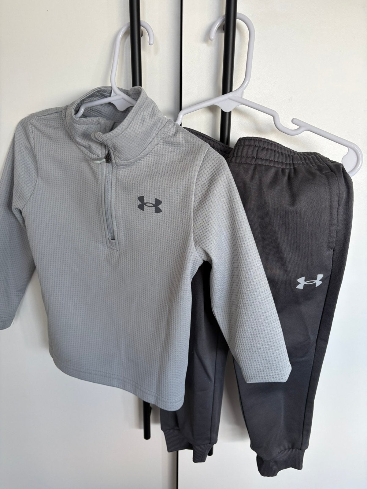 Under armour jongens pak, Ophalen of Verzenden, Zo goed als nieuw, Jongetje, Pakje