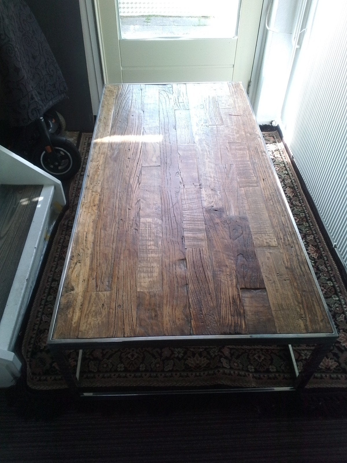 Mooie salontafel met aluminium frame en houten blad, Huis en Inrichting, Tafels | Salontafels, Gebruikt, 100 tot 150 cm, 50 tot 100 cm