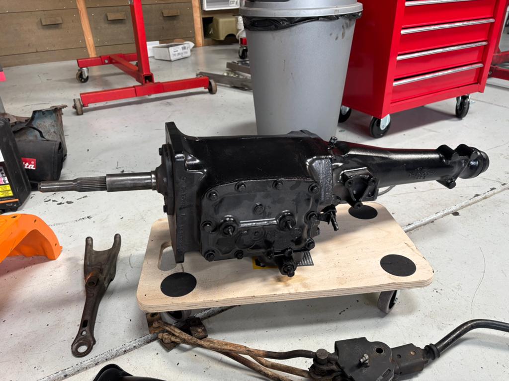 Mopar A833 4 speed overdrive met shifter, Ophalen