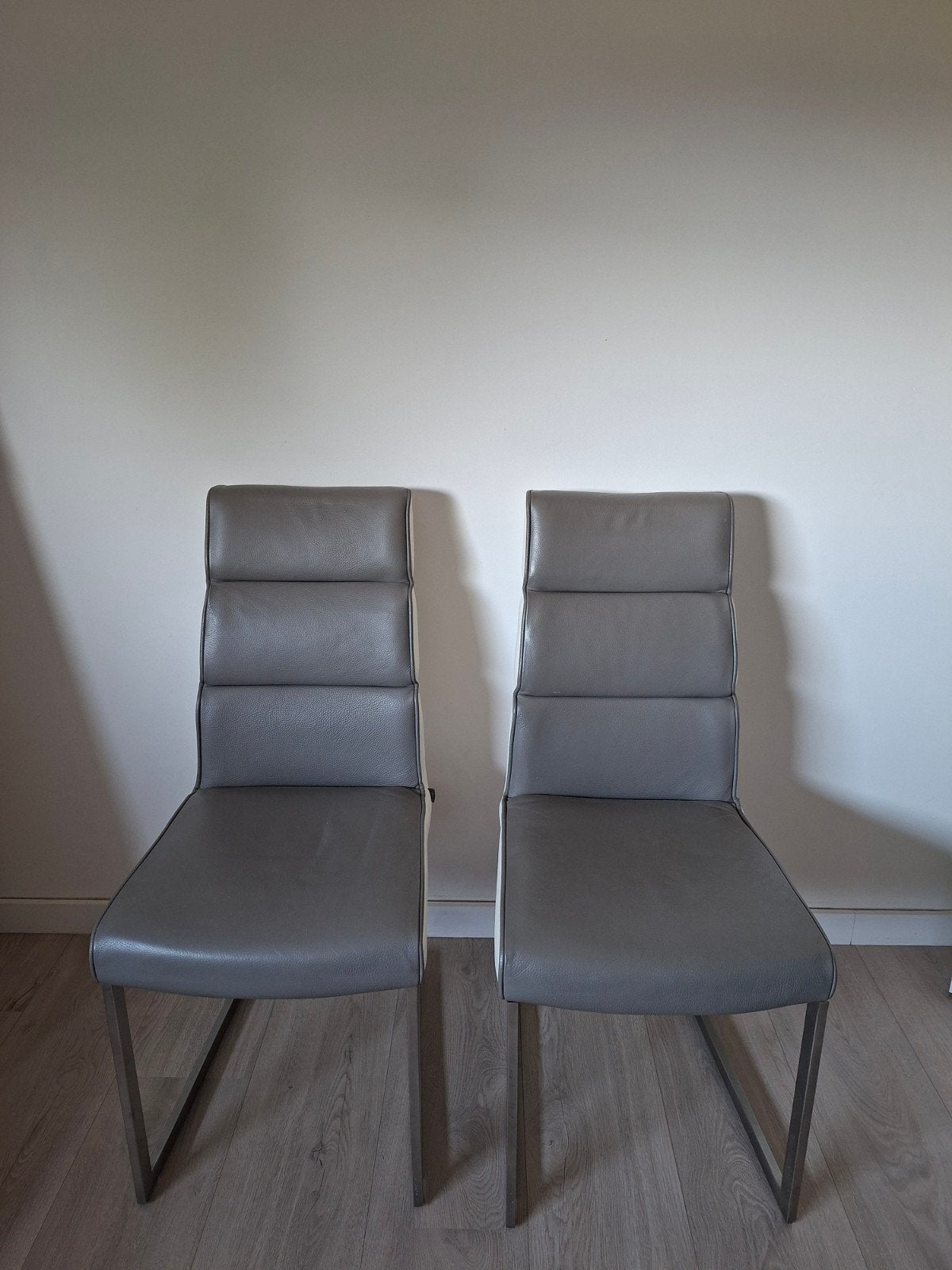 4 XOOON leren eetkamerstoelen - goede staat, Huis en Inrichting, Ophalen, Gebruikt, Vier, Grijs