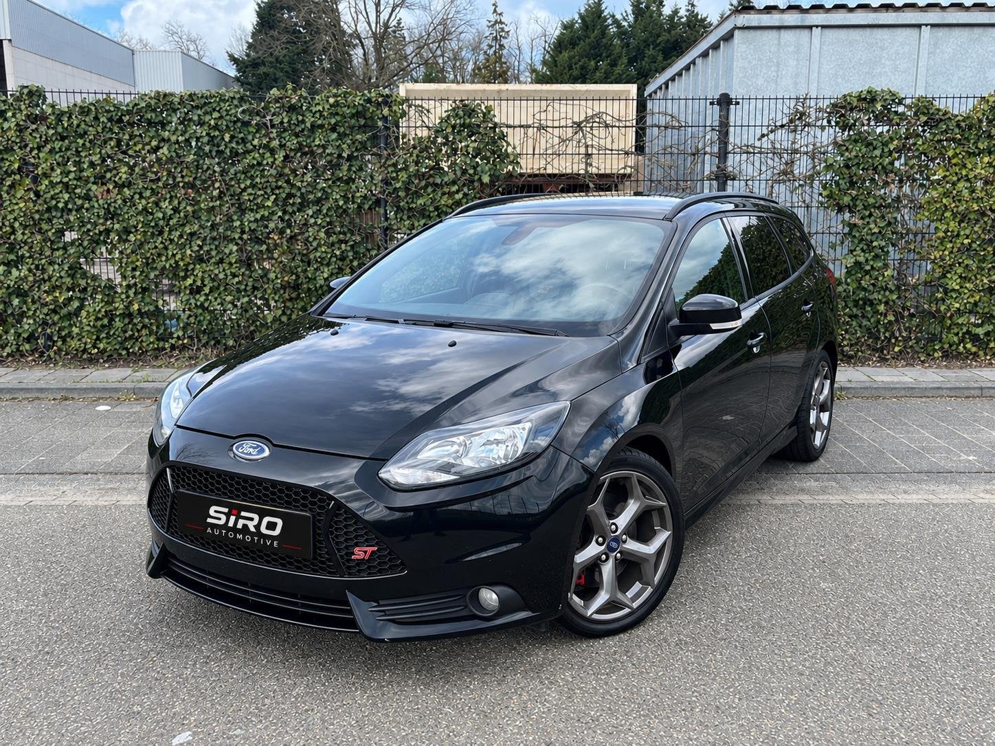 Ford Focus Wagon 2.0 EcoBoost ST-3 * Navi * Camera * Dealero, Auto's, Euro 5, Gebruikt, 4 cilinders, Zwart